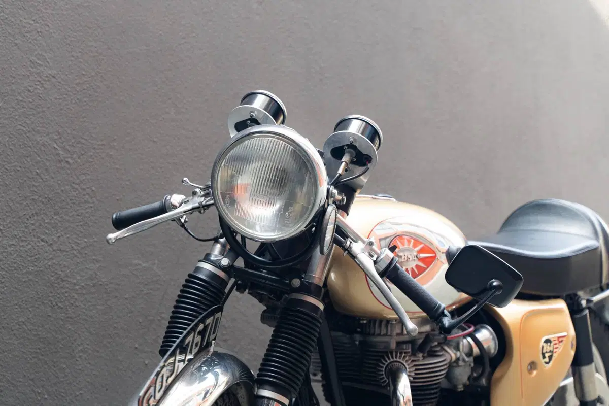 Bsa Lightning A65 "Allestimento Clubman" (9)