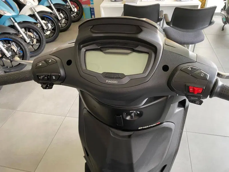 Piaggio Beverly 310 S (2025 - 26) (3)