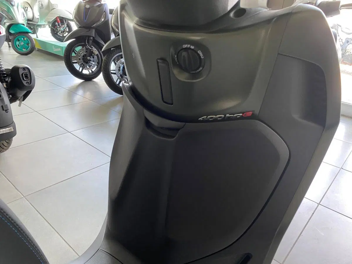 Piaggio Beverly 400 S (2025 - 26) (7)