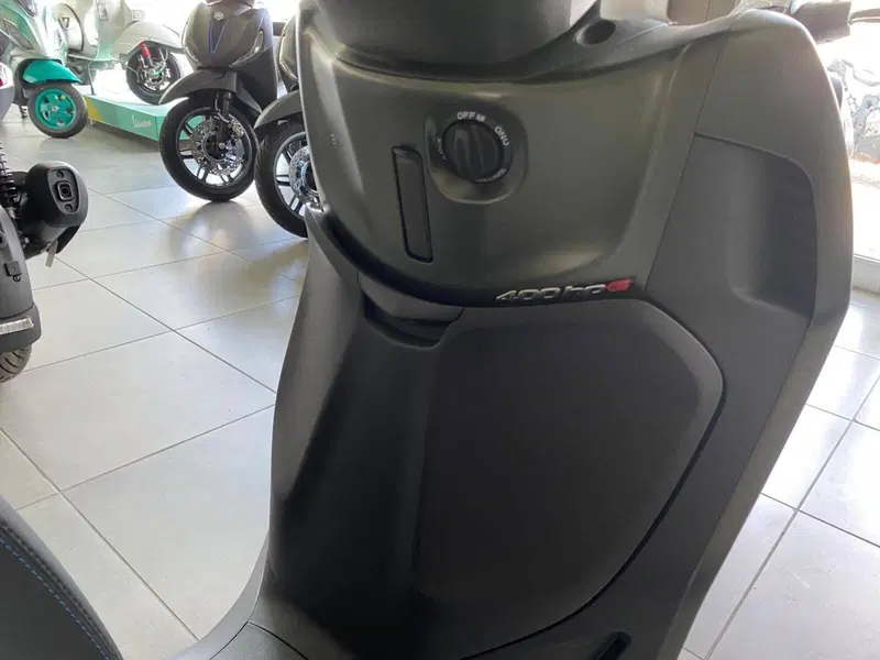 Piaggio Beverly 400 S (2025 - 26) (7)