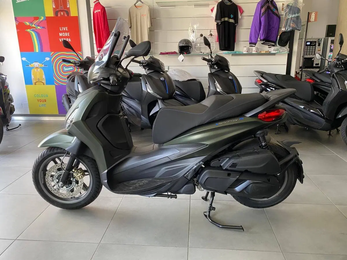 Piaggio Beverly 400 S (2025 - 26) (2)