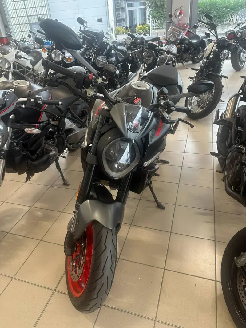 Ducati Monster 937 + (2021 - 25)