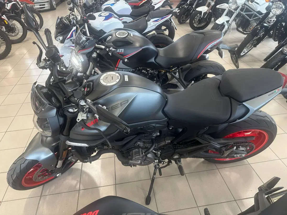 Ducati Monster 937 + (2021 - 25) (2)