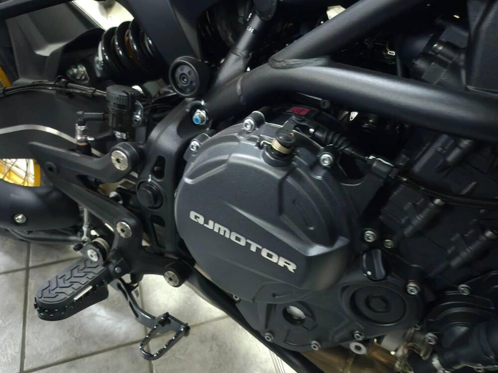 QJ Motor SRT 900 SX (2025) (4)