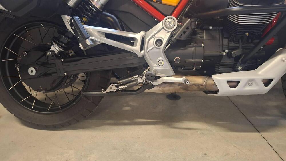 Moto Guzzi V85 TT (2021 - 23) (4)