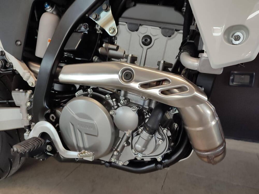 Suzuki DR-Z4SM (2025) (4)