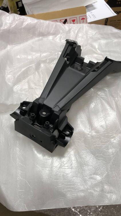 PORTATARGA PER HONDA FORZA 750. CODICE 80103MKTD00 (3)