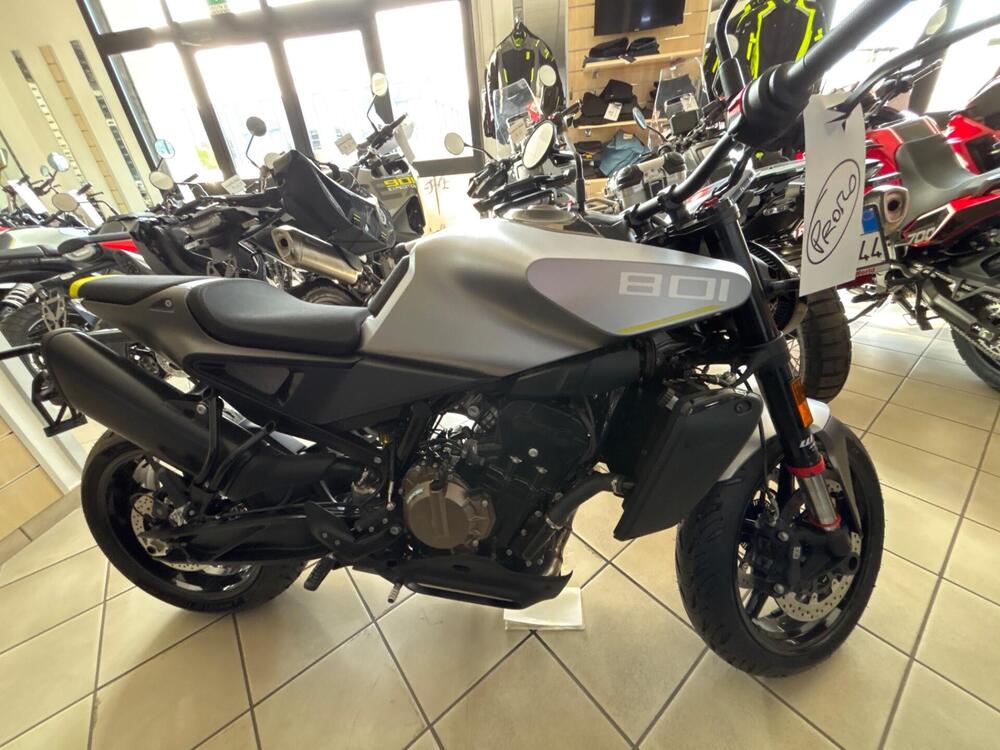 Husqvarna Svartpilen 801 (2024 - 25)