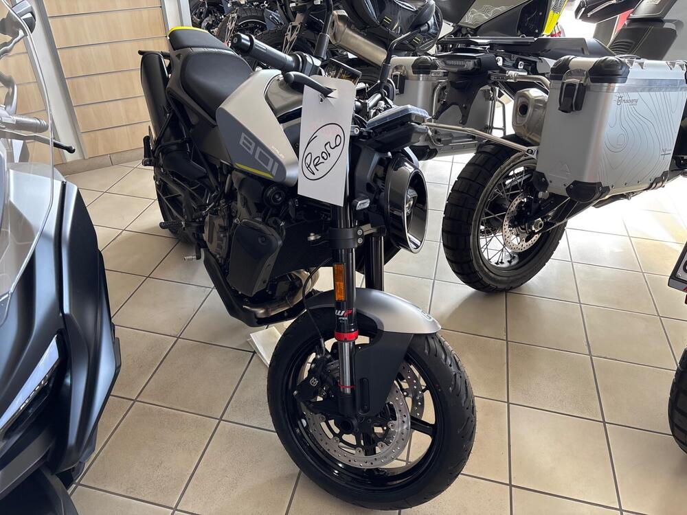 Husqvarna Svartpilen 801 (2024 - 25) (2)