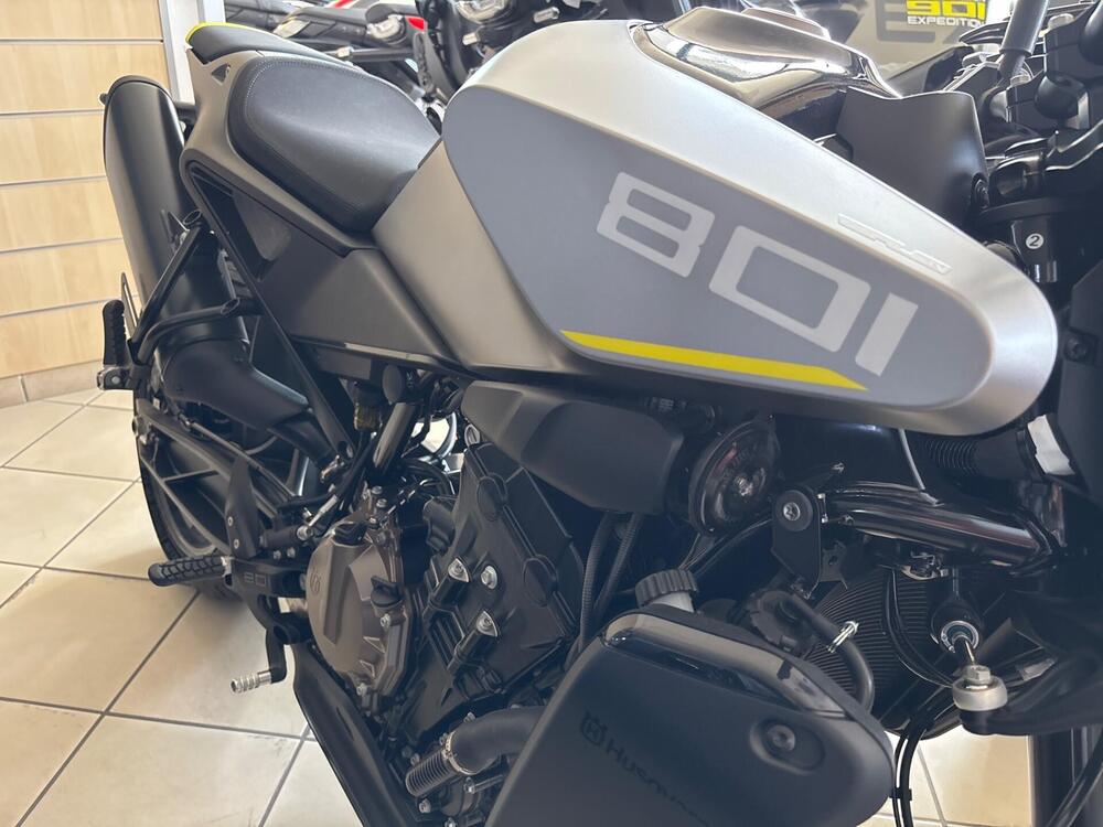 Husqvarna Svartpilen 801 (2024 - 25) (3)