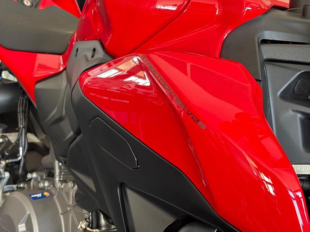 Ducati Streetfighter V2 S (2025) (3)