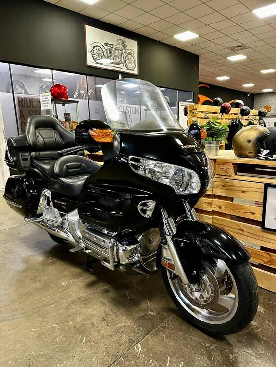 Honda GL 1800 Gold Wing (2000 - 05) (2)