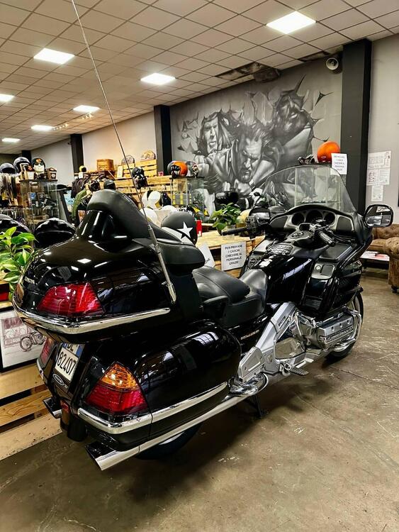 Honda GL 1800 Gold Wing (2000 - 05) (3)
