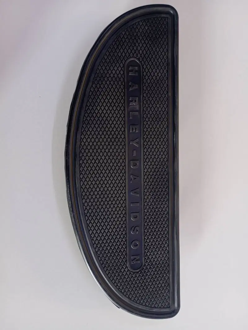 FOOTBOARD ASSEMBLY - Pedana Poggiapiedi per Softai Harley-Davidson