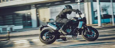 Husqvarna Vitpilen e Svartpilen 801: simili nella tecnica ma diverse nell'anima [VIDEO]