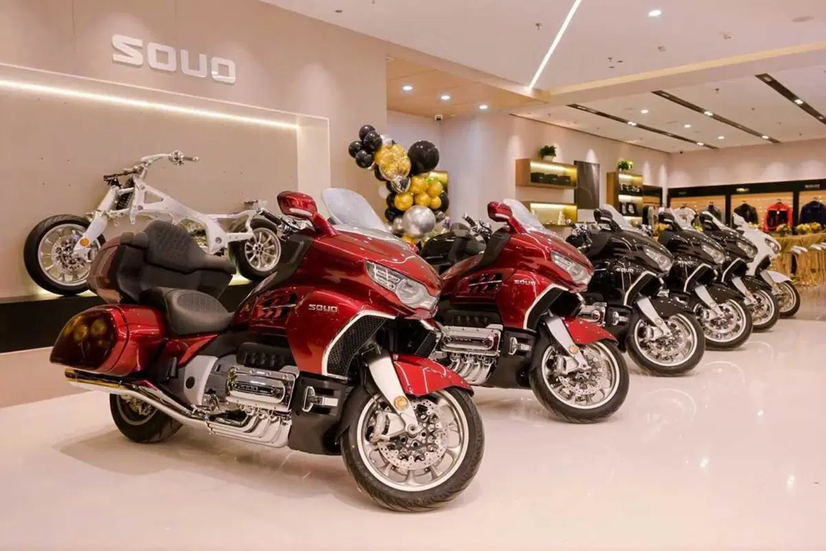 Cruiser 2000 a otto cilindri. Dalla Cina arriva l'esagerata Souo S2000CT in quattro versioni (5)