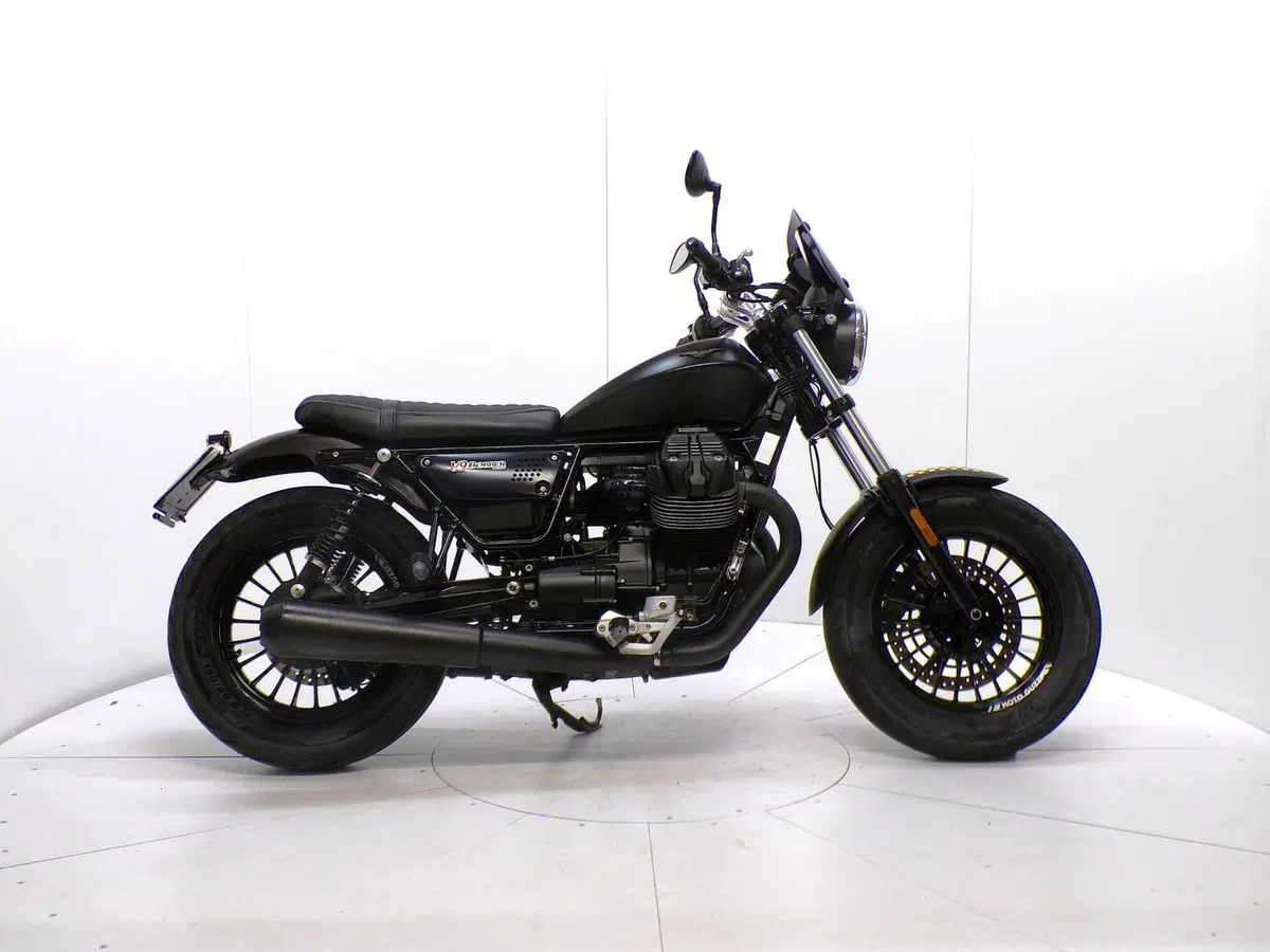 Moto Guzzi V9 Bobber (2016 - 18)