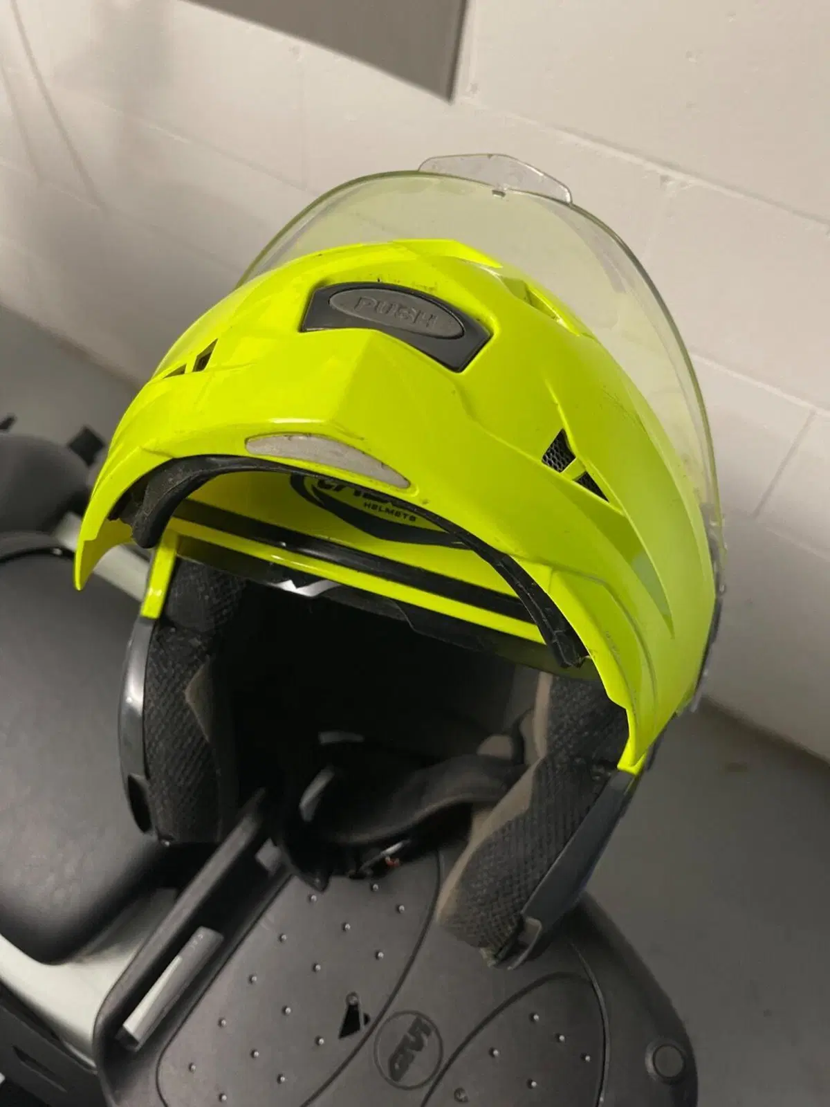 Vendesi Casco integrale modulare Fluo Caberg (3)