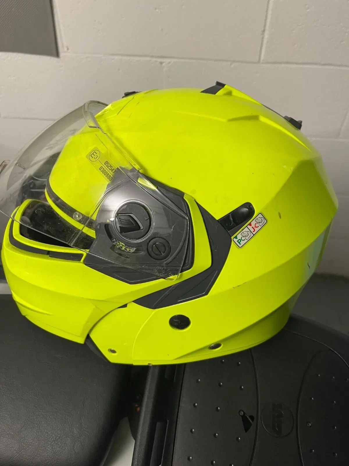Vendesi Casco integrale modulare Fluo Caberg (4)
