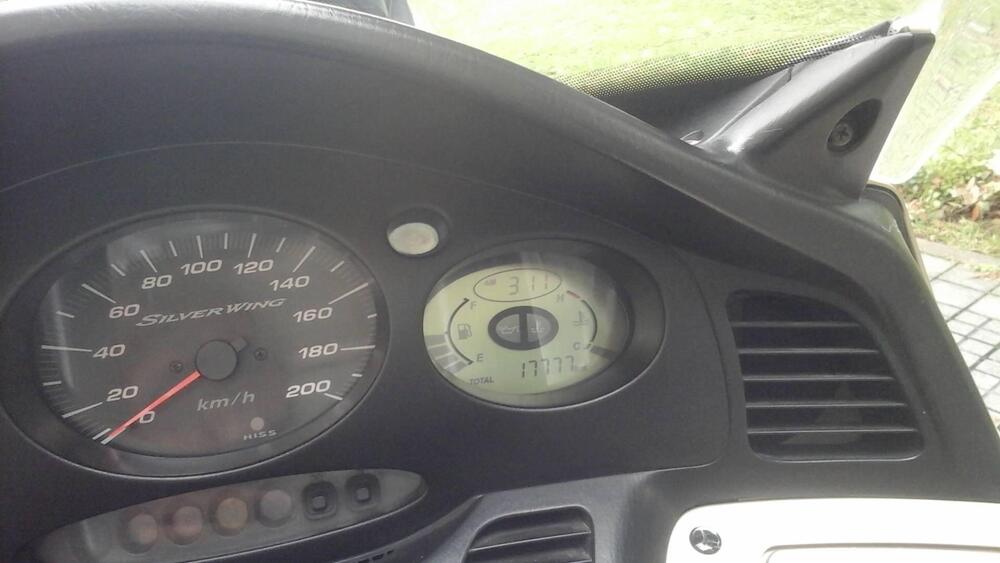 Honda Silver Wing 600 (2001 - 05) (4)