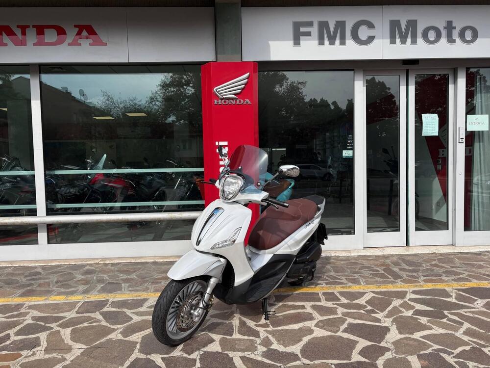 Piaggio Beverly 300 i.e. ABS-ASR (2016 - 20) (3)