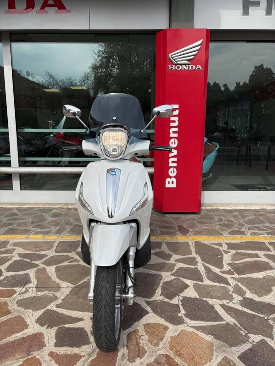 Piaggio Beverly 300 i.e. ABS-ASR (2016 - 20) (4)