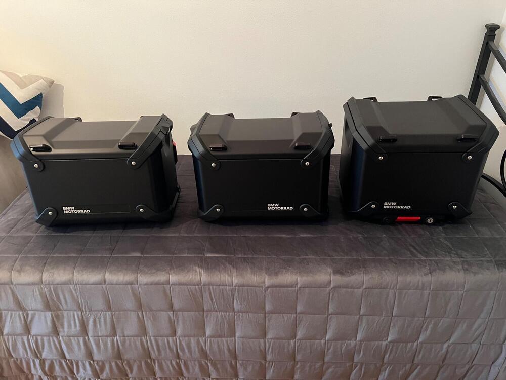 Perfetto tris valigie elettrificate originali nero BMW