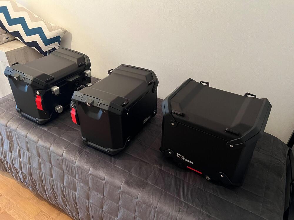 Perfetto tris valigie elettrificate originali nero BMW (2)
