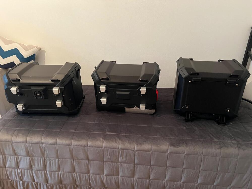 Perfetto tris valigie elettrificate originali nero BMW (3)