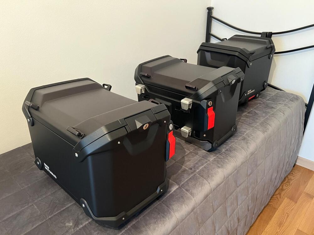 Perfetto tris valigie elettrificate originali nero BMW (4)