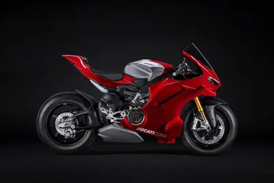 Ducati Panigale V4 R: in arrivo la nuova icona tecnologica derivata dalle corse [GALLERY]