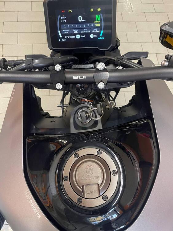 Husqvarna Vitpilen 801 L (2025) (4)