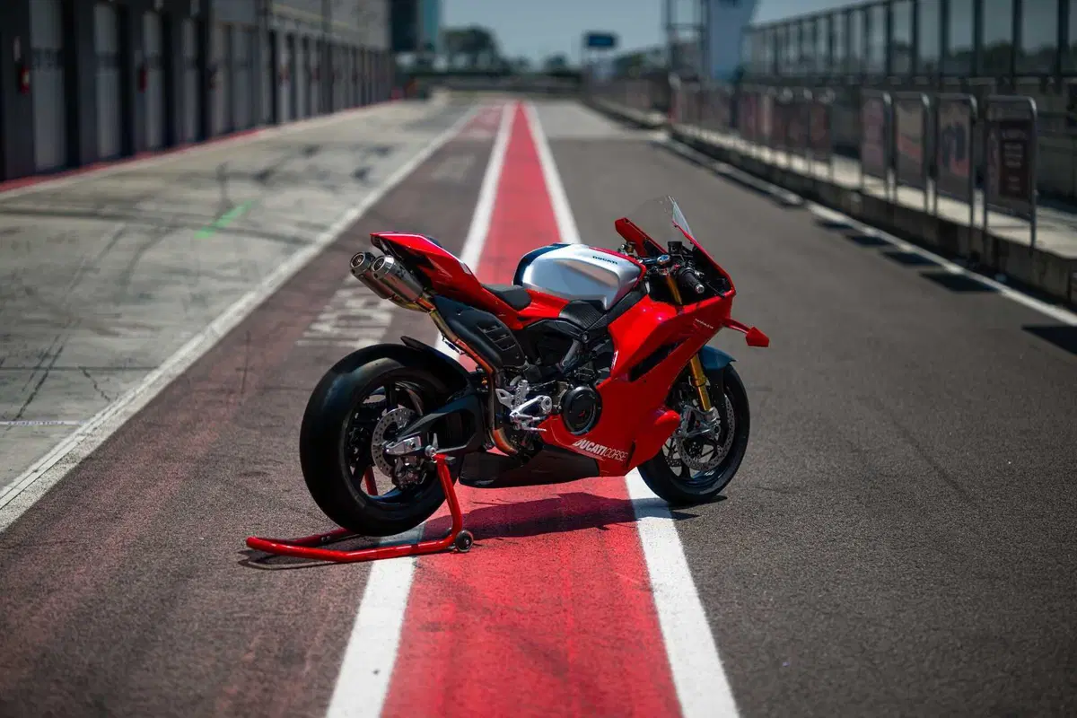 Ducati Panigale V4 R: in arrivo la nuova icona tecnologica derivata dalle corse [VIDEO & GALLERY] (7)