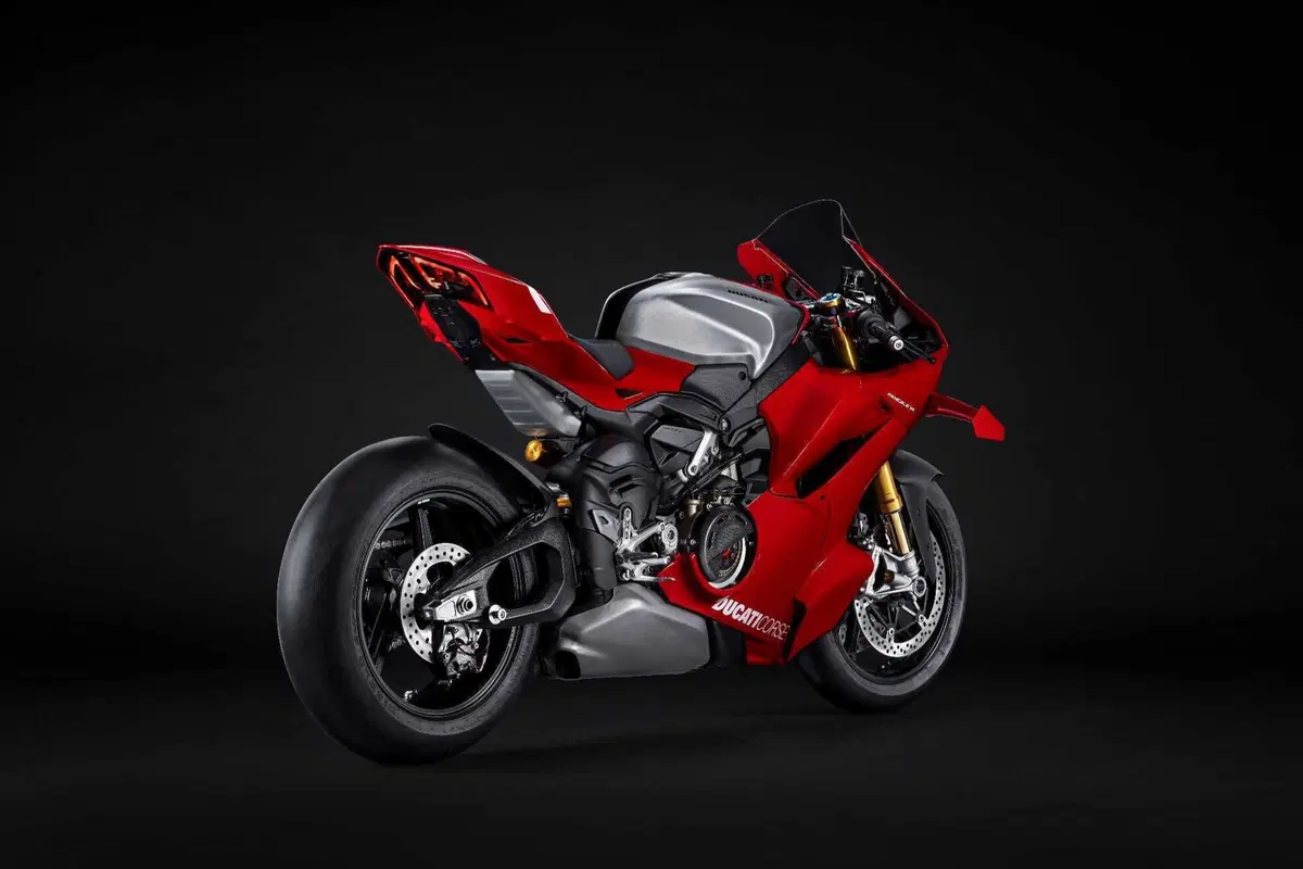 Ducati Panigale V4 R: in arrivo la nuova icona tecnologica derivata dalle corse [VIDEO & GALLERY] (4)
