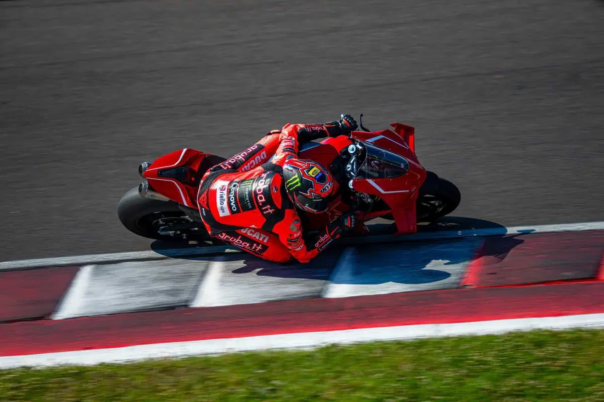 Ducati Panigale V4 R: in arrivo la nuova icona tecnologica derivata dalle corse [VIDEO & GALLERY] (6)
