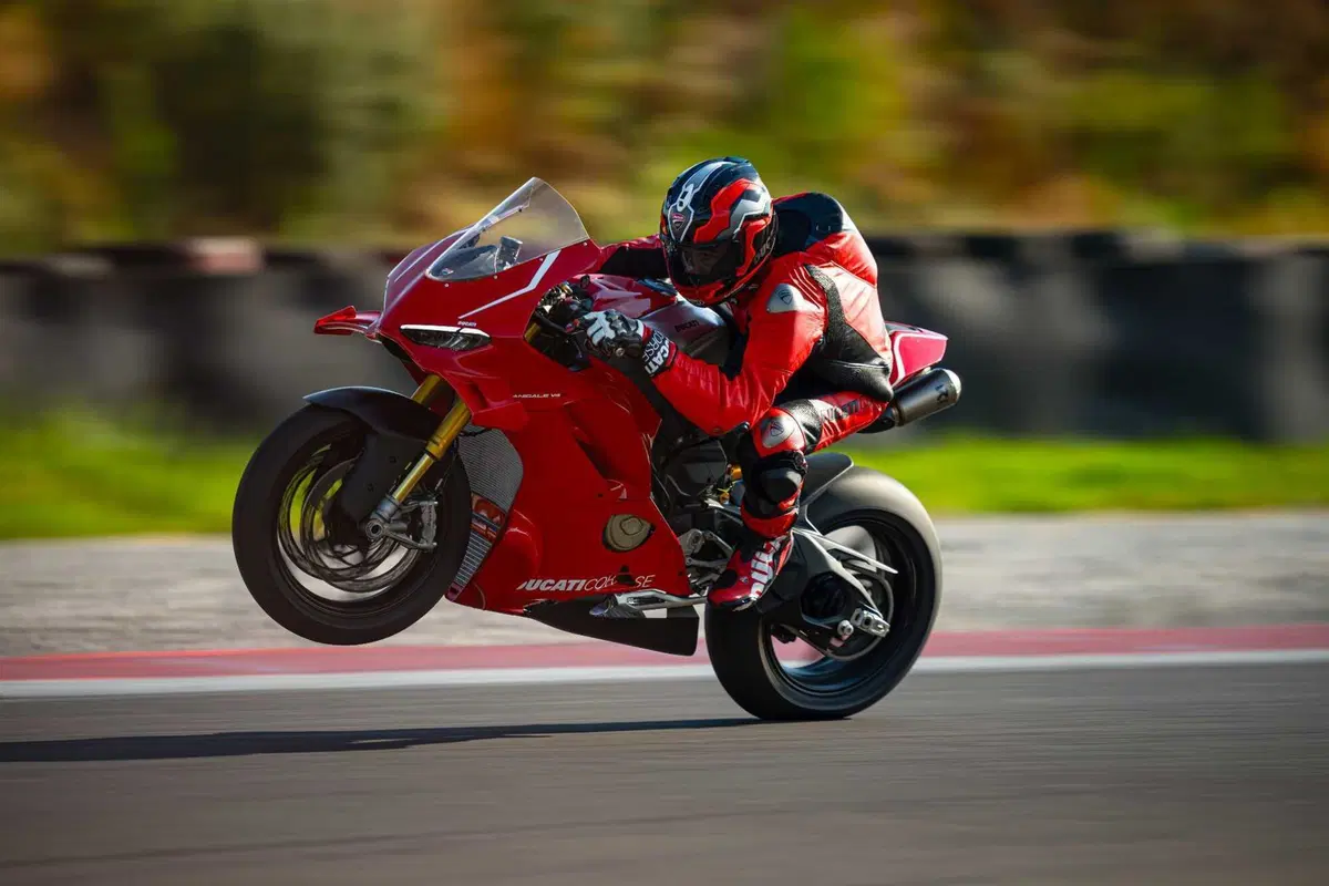 Ducati Panigale V4 R: in arrivo la nuova icona tecnologica derivata dalle corse [VIDEO & GALLERY] (3)