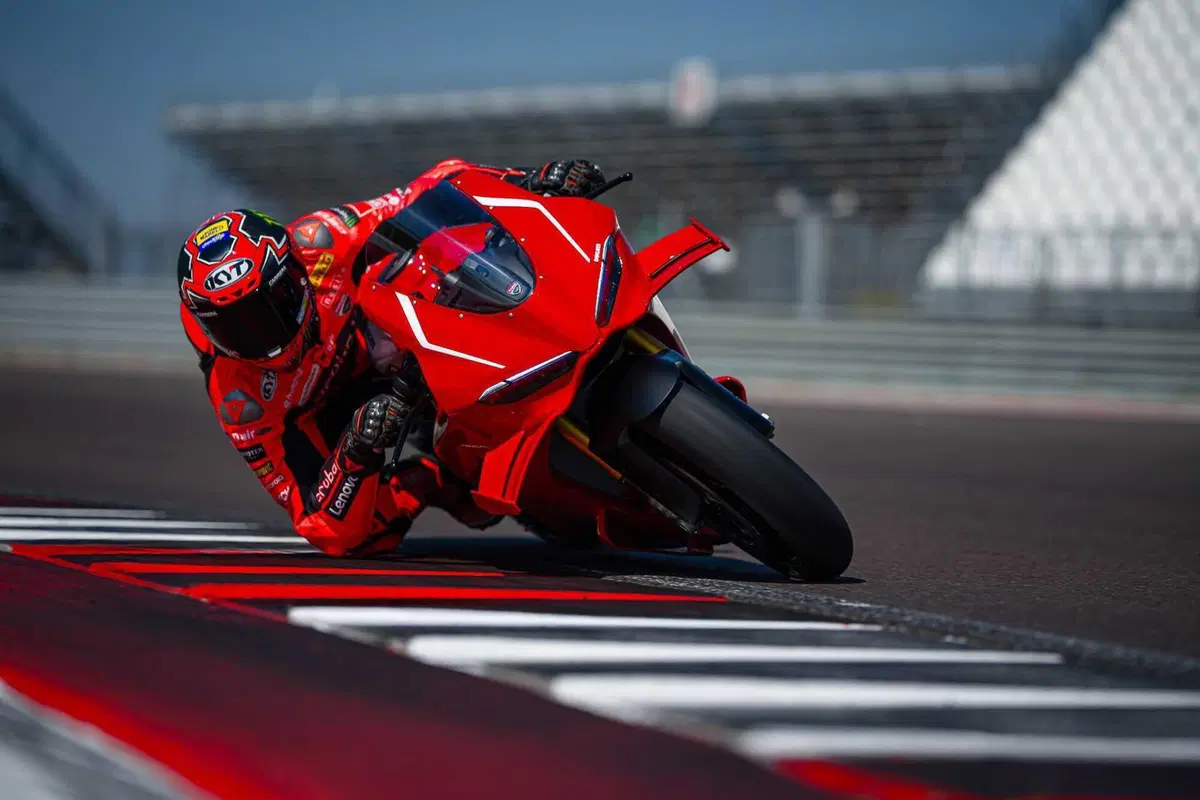 Ducati Panigale V4 R: in arrivo la nuova icona tecnologica derivata dalle corse [VIDEO & GALLERY] (8)