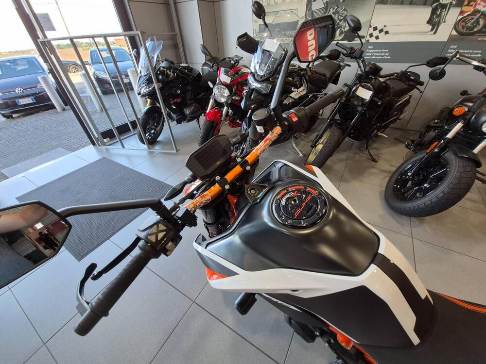 KTM 890 Duke R (2021) (5)