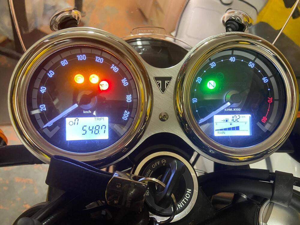 Triumph Bonneville Bobber Black 1200 (2018 - 20) (4)