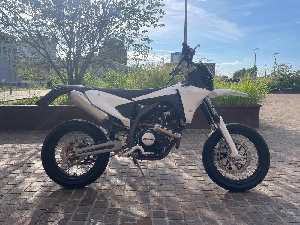 Fantic Motor XMF 125 Motard Performance 4T (2023 - 24) (2)