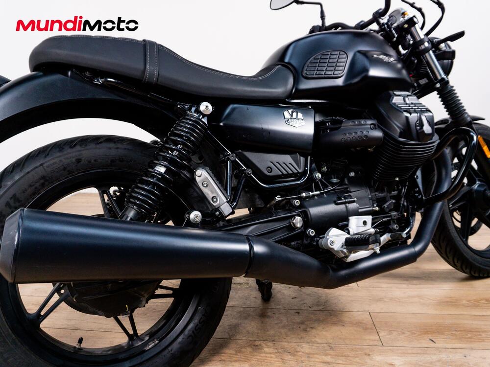 Moto Guzzi V7 III Stone (2017 - 20) (4)