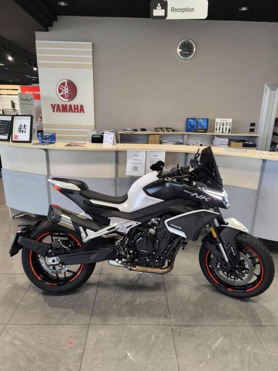 CFMOTO 800NK Advanced (2023 - 25)