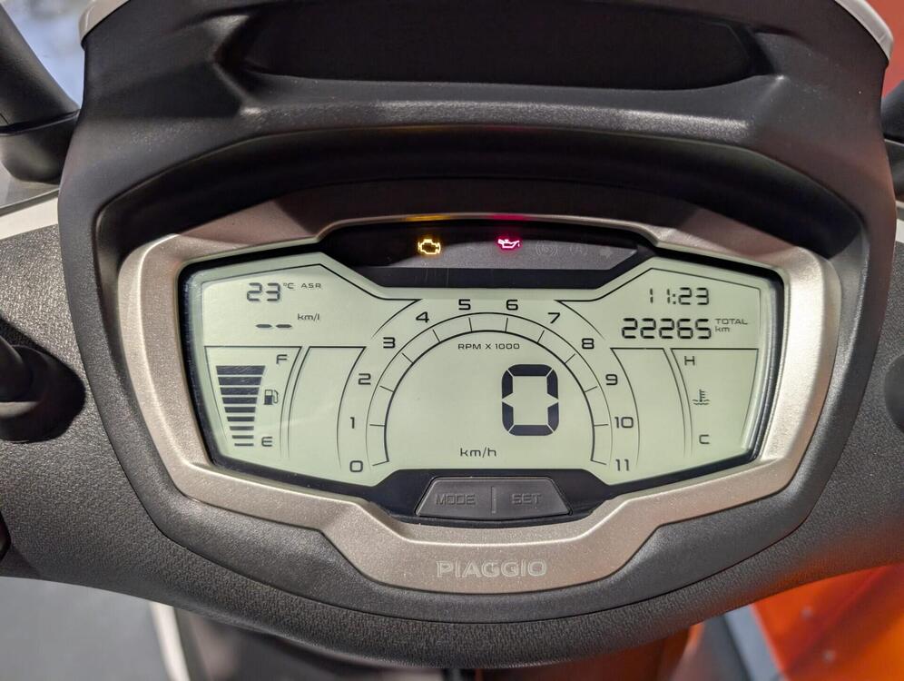 Piaggio Beverly 300 Hpe (2021) (4)