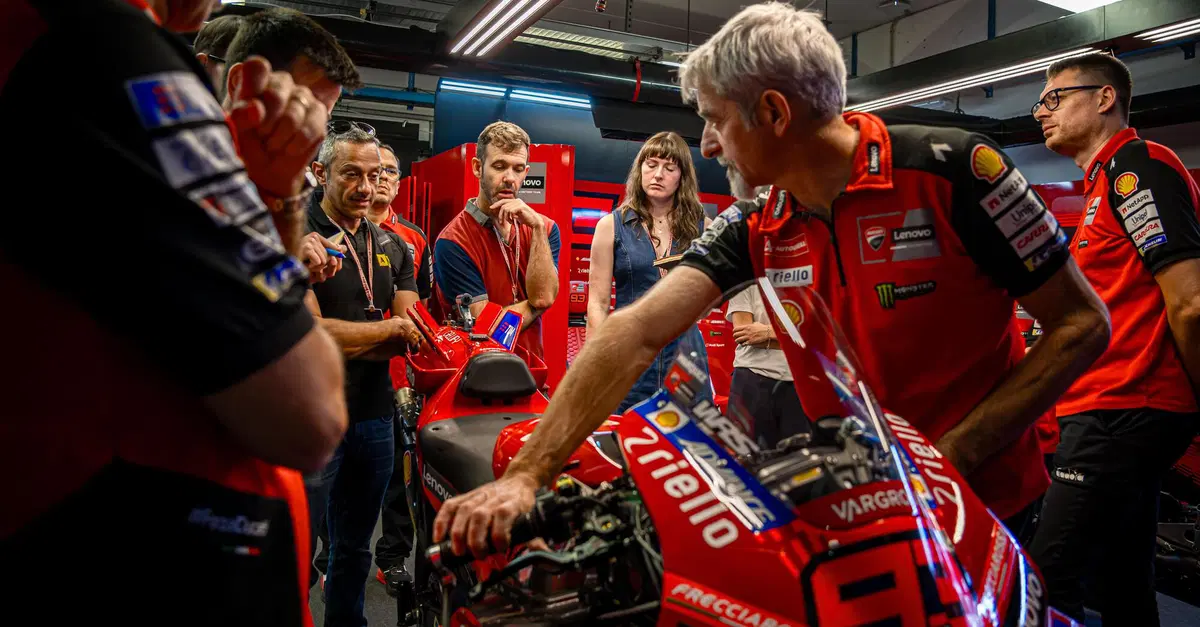 Dentro il box Ducati Lenovo MotoGP: "Il genio dell'uomo &egrave; al di sopra dei regolamenti"
