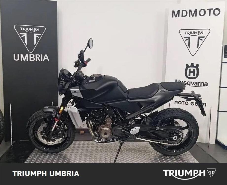 Husqvarna Svartpilen 801 (2024 - 25) (2)