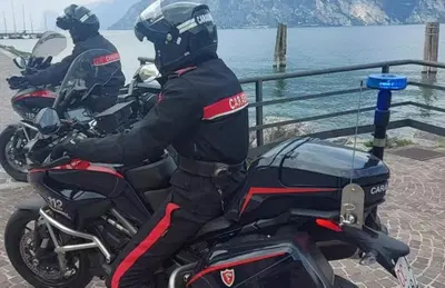 Quasi 100 patenti ritirate dalle due carabiniere motocicliste