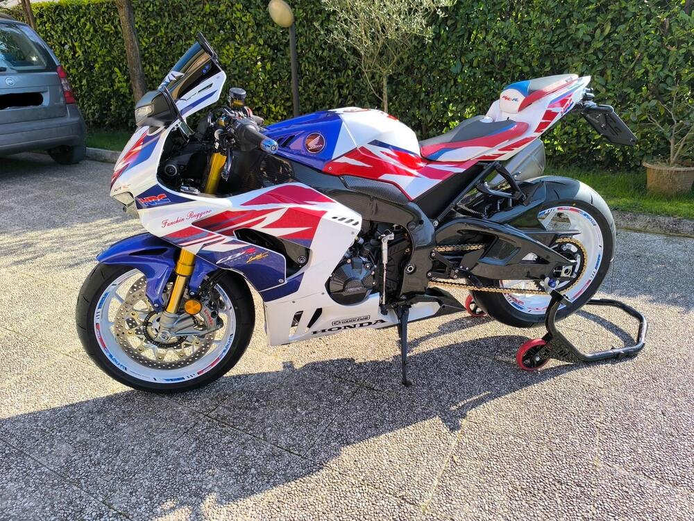 Honda CBR 1000 RR-R Fireblade SP 30th Anniversary (2022 - 23) (2)