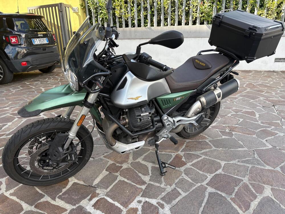 Moto Guzzi V85 TT Centenario (2021 - 22)