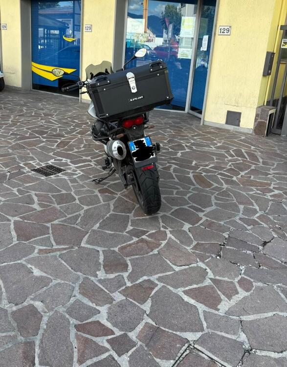 Moto Guzzi V85 TT Centenario (2021 - 22) (3)