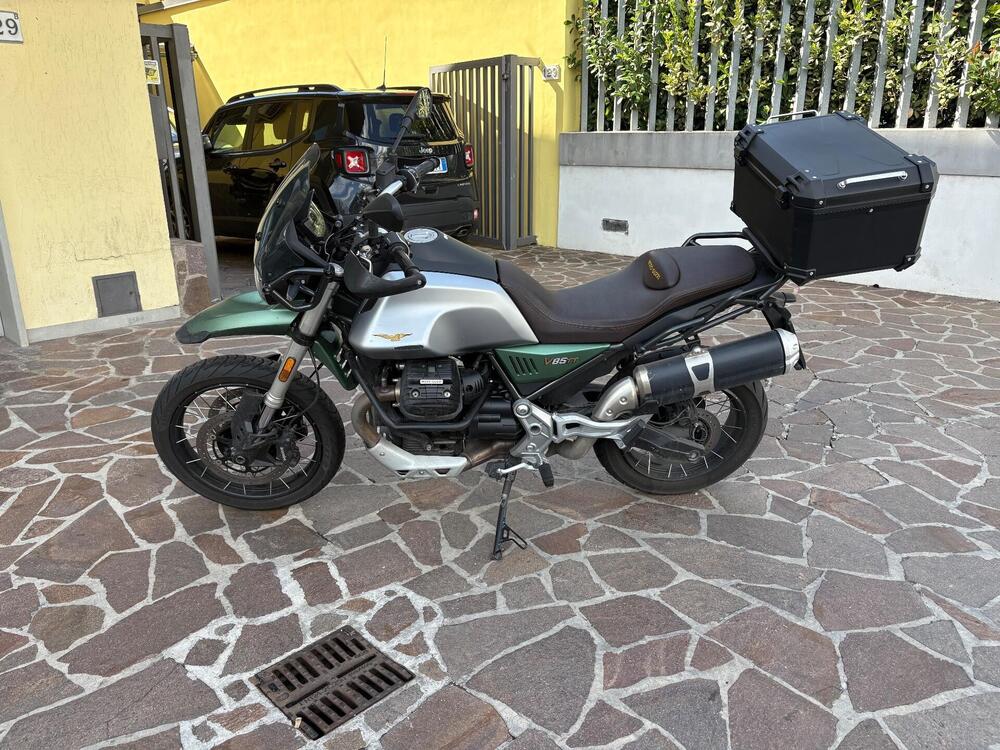 Moto Guzzi V85 TT Centenario (2021 - 22) (4)